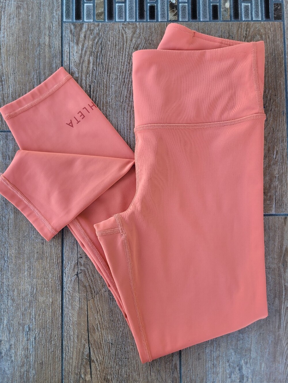 Athleta Elation Train Logo 7/8 Leggings Coral Peach Orange Size Small
